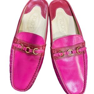 Todd’s hot pink leather slides